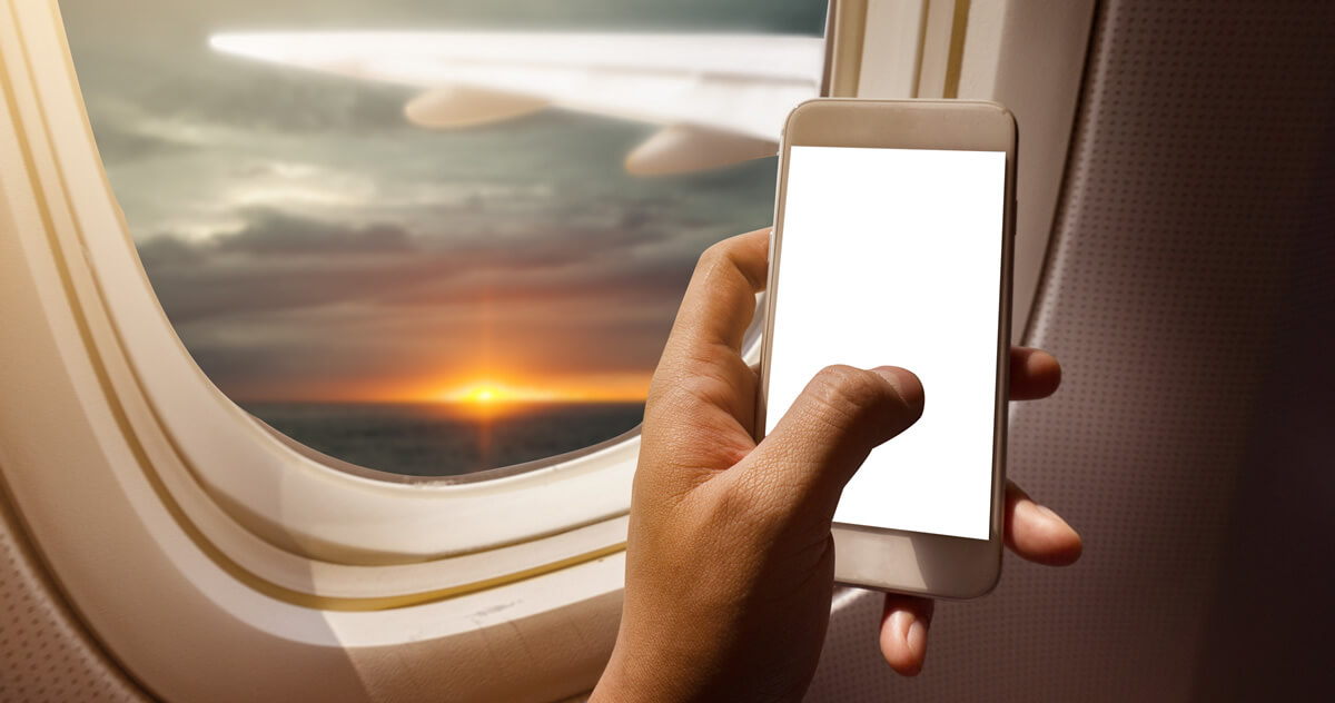 飛行機の中で携帯を使ったらどうなる？